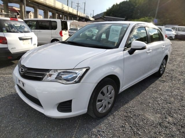 5768 Toyota Corolla axio NZE161 2014 г. (LUM Kobe Nyusatsu)